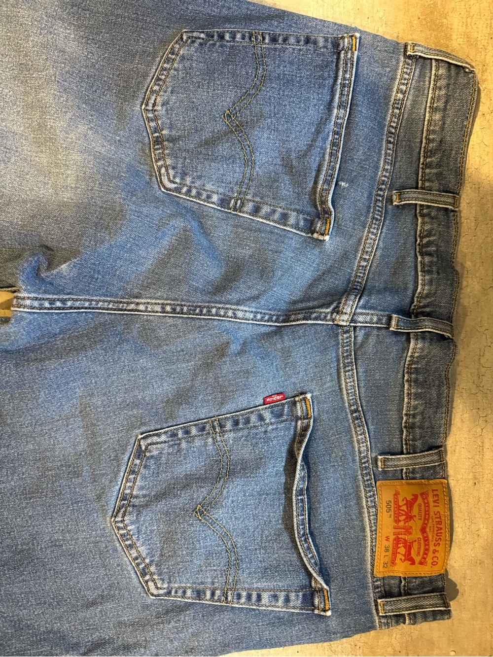 Levi's Men’s Light Blue Relaxed Fit Denim Jeans with Classic Patch